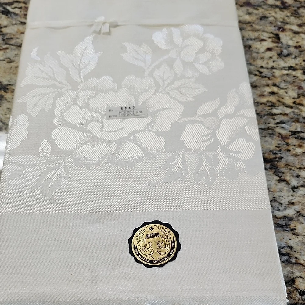 Vintage ClothTablecloth & 8 Napkin Set Ivory/Cream Imported Japan Damask Set New